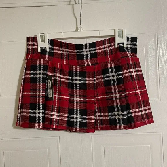 NWT Spencer's Women's Short Red and Black Skirt - Picture 2 of 4